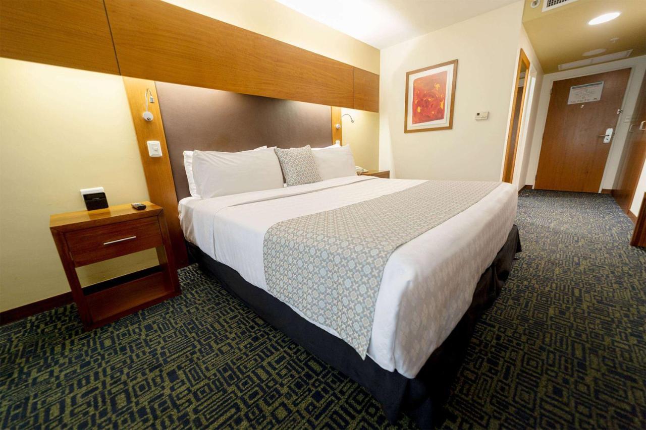 Hotel Tryp By Wyndham Guayaquil Esterno foto